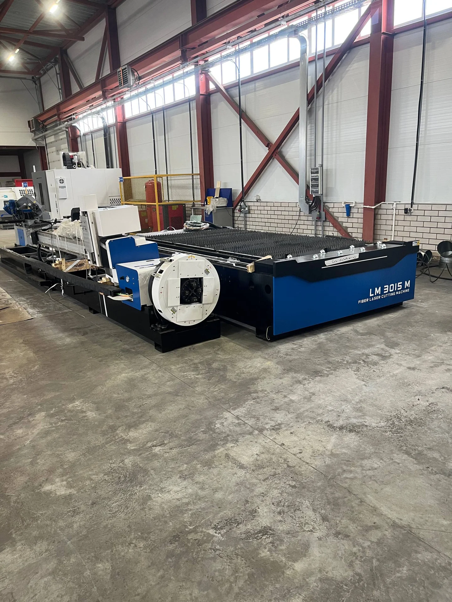 Установка лазерной резки металла LM3015M - миниатюра 3