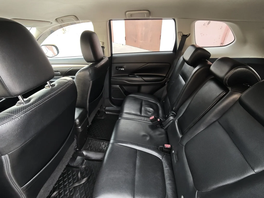 Mitsubishi Outlander, 2013 2.4 CVT 4WD Ultimate - миниатюра 17