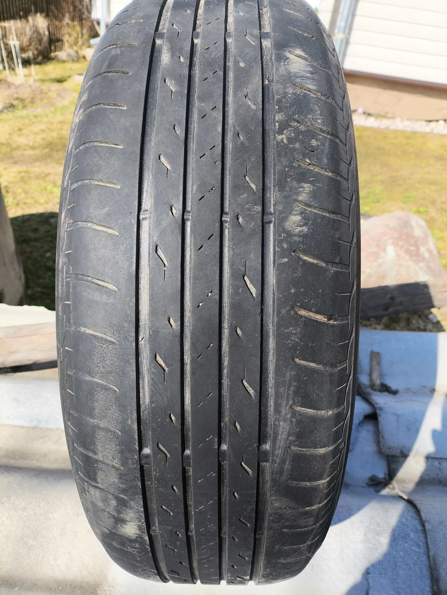 Летняя резина Bridgestone 195/65/15 - изображение 1