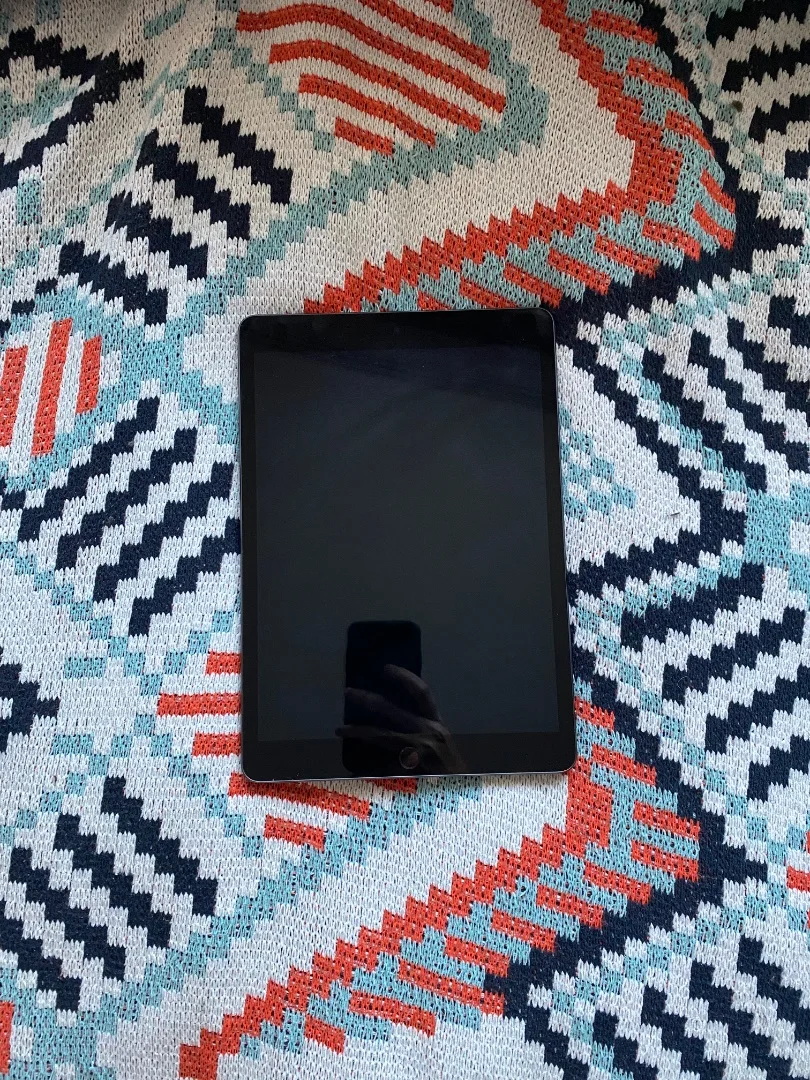 Планшет IPad A2602 Space Gray 60 GB - изображение 1