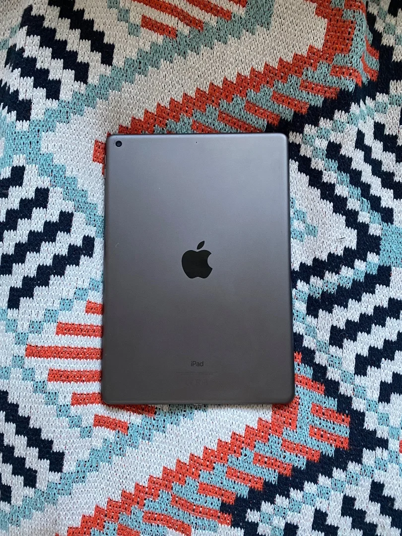 Планшет IPad A2602 Space Gray 60 GB - миниатюра 2