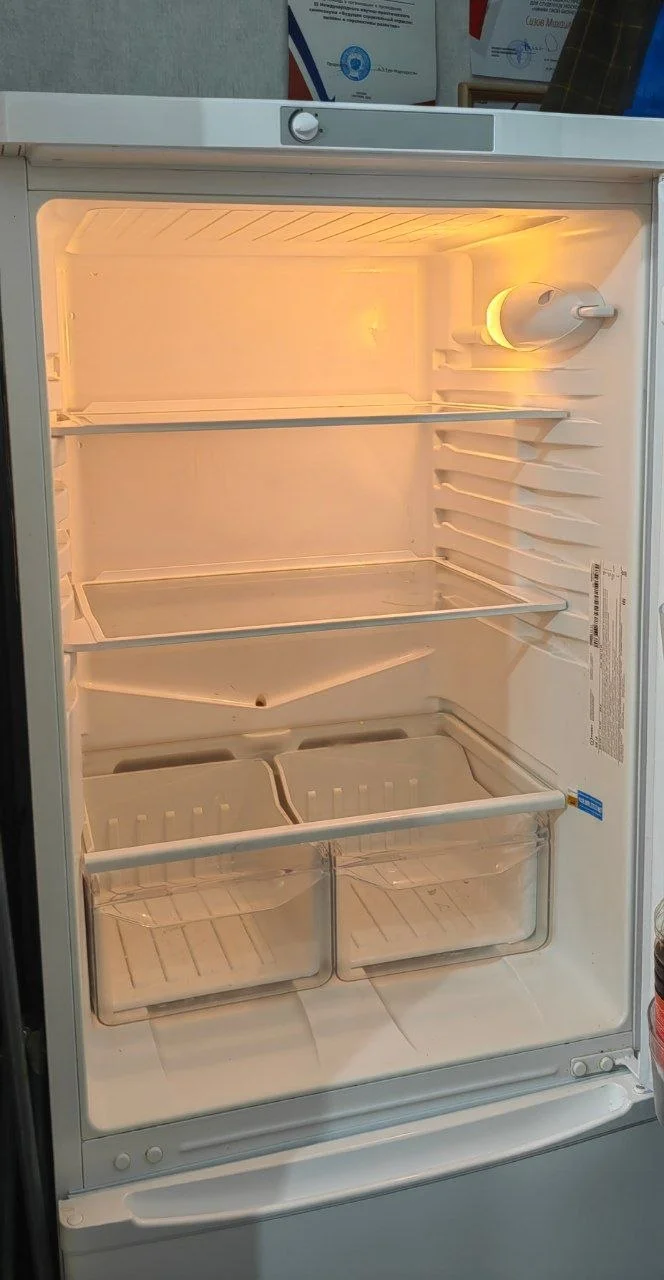 Холодильник Indesit ES15 - миниатюра 2