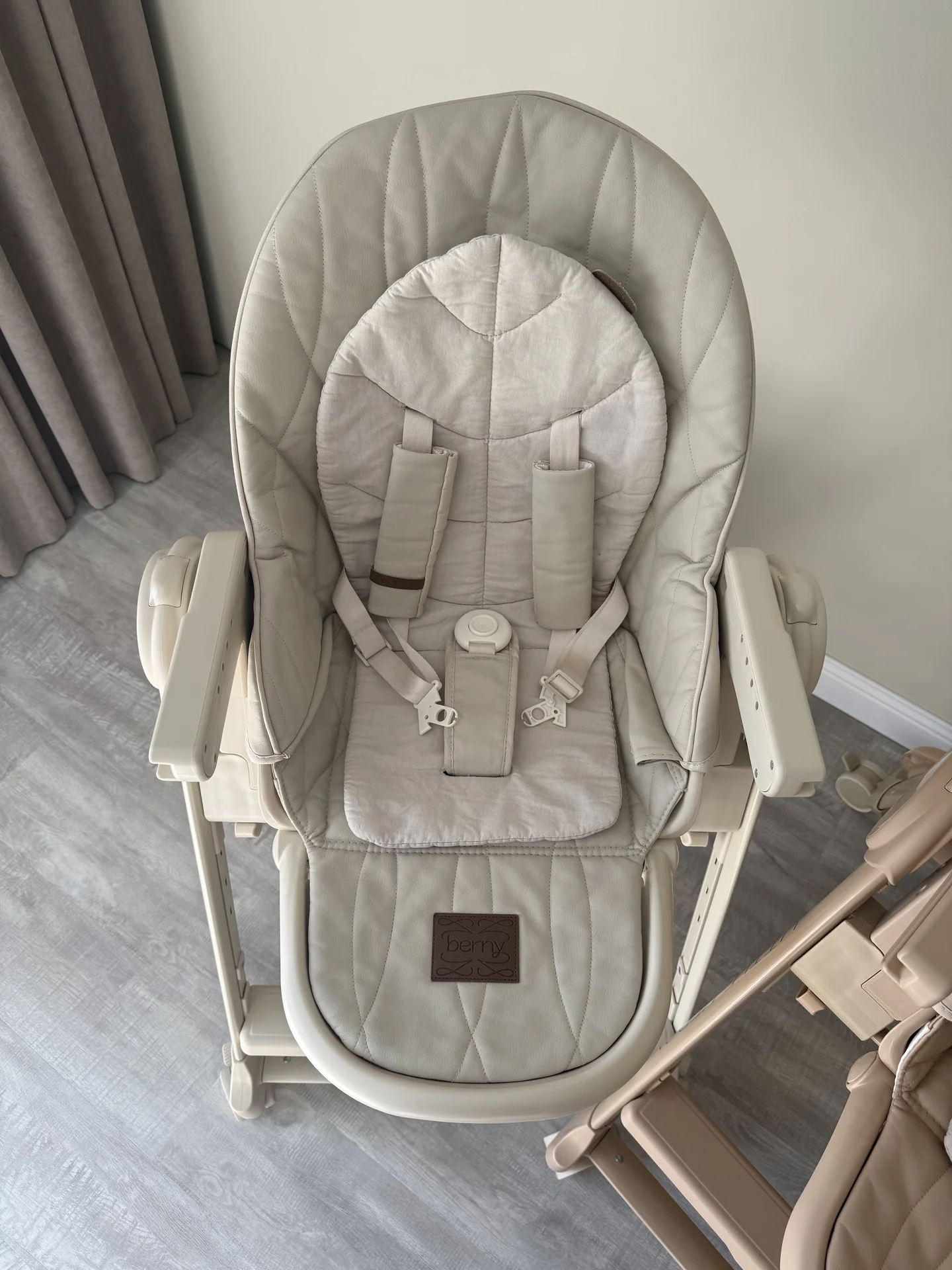 Стульчик для кормления Happy Baby Berny Lux New - миниатюра 6