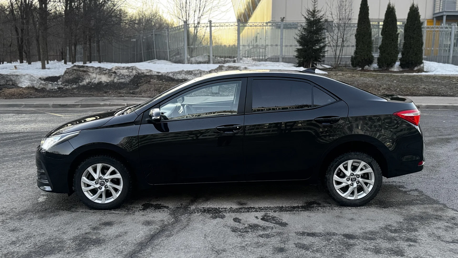 Toyota Corolla - миниатюра 2