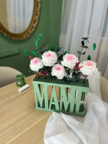 Композиция из стабилизированных цветов , розы,букет,подарок для мамы