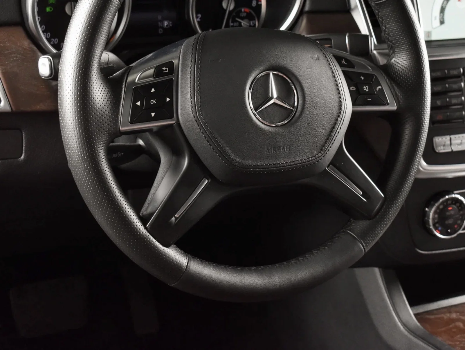 Mercedes Benz 2014 г. - миниатюра 3
