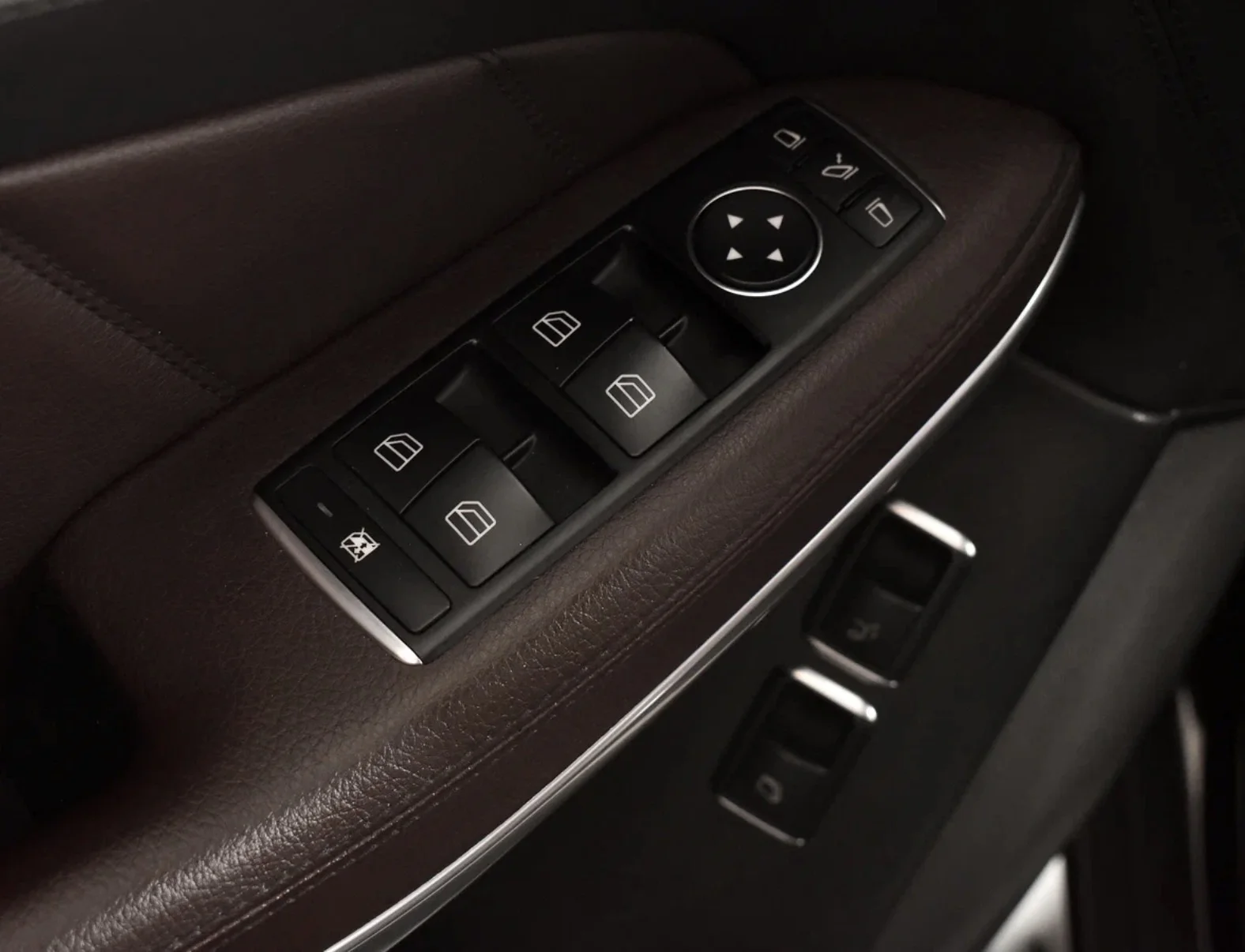 Mercedes Benz 2014 г. - миниатюра 13