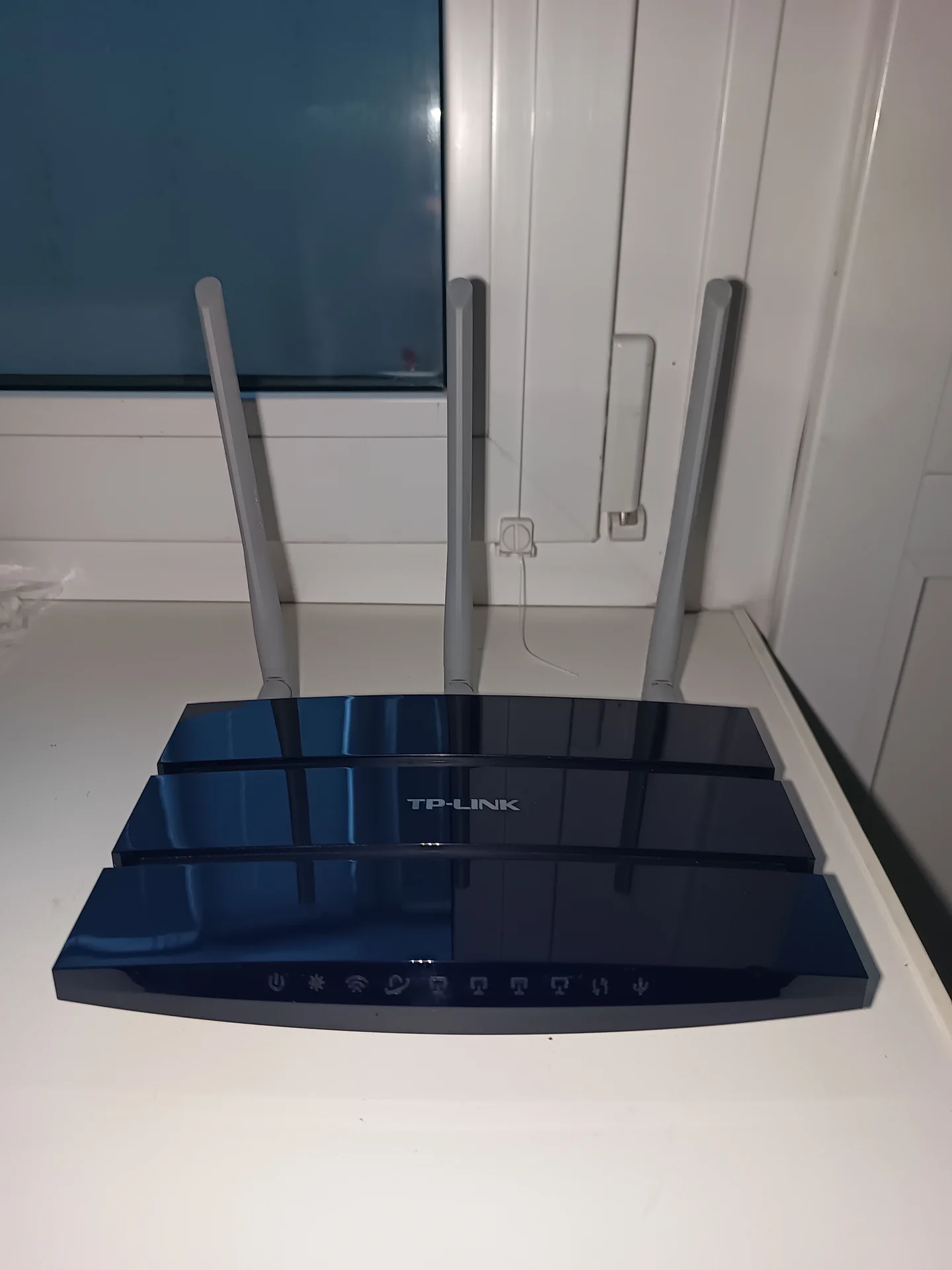 WiFi маршрутизатор (роутер) TP-link TL-WR1045ND - изображение 1