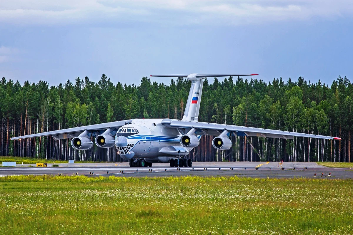 Ветолеты Ми-8, Самолеты Ан-24 - миниатюра 2