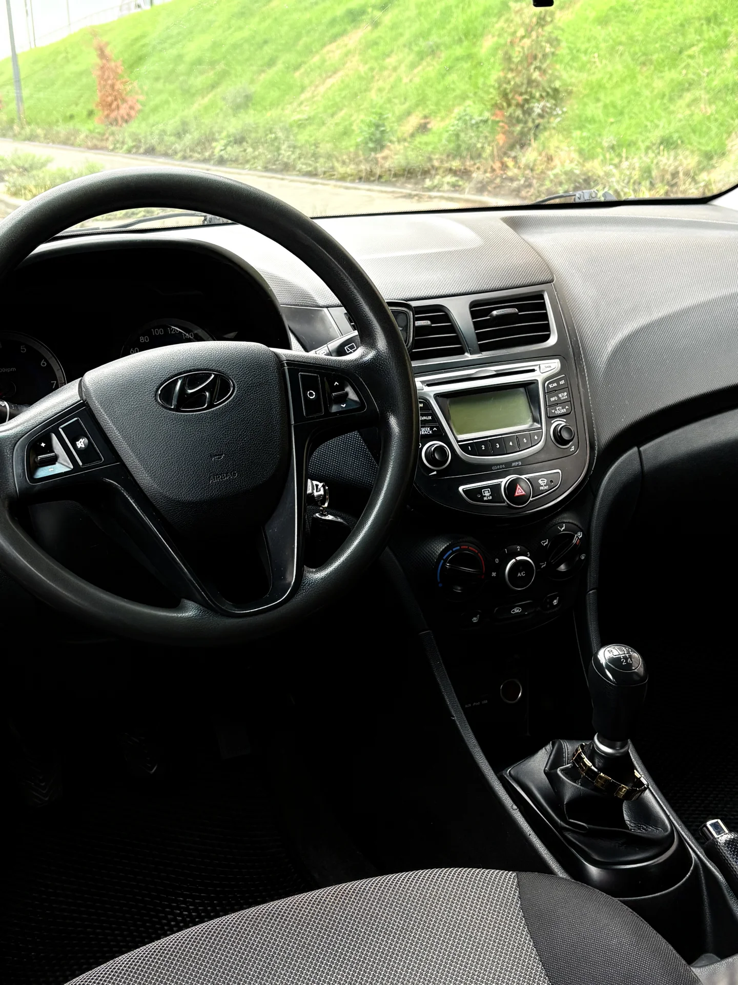 Hyundai Solaris 2014 хетчбек - миниатюра 6