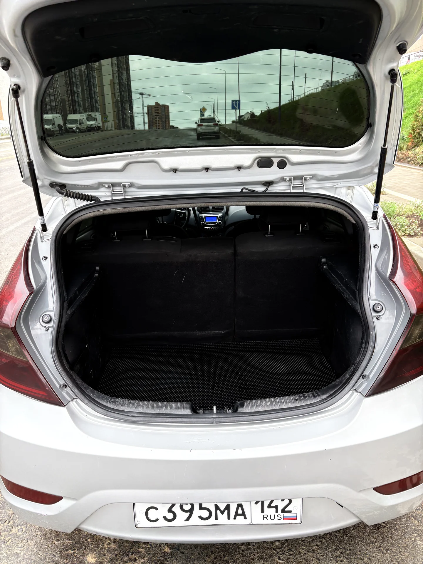Hyundai Solaris 2014 хетчбек - миниатюра 8