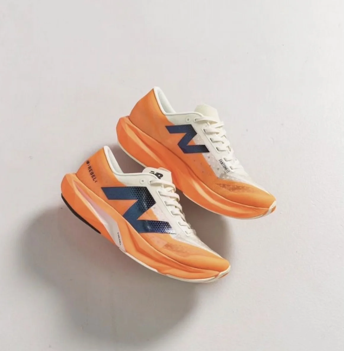 Кроссовки New Balance FuelCell Rebel v4 - миниатюра 2