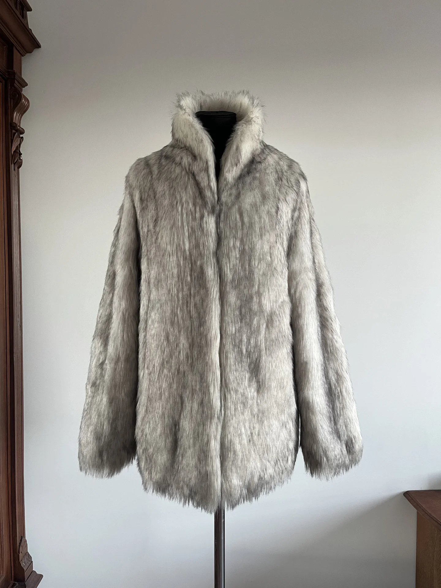 Шуба из экомеха ASOS Design - изображение 1