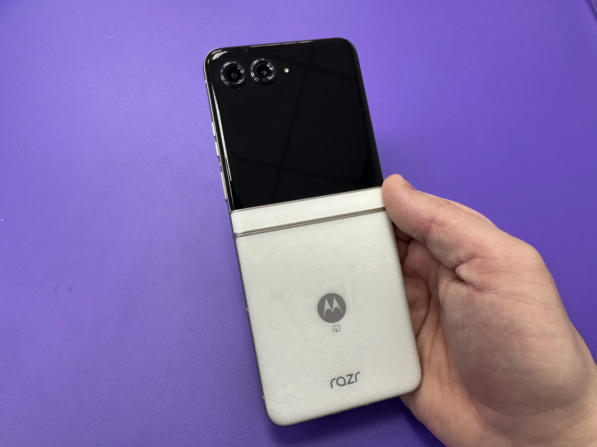 Motorola razr 50s 8/256gb - изображение 1