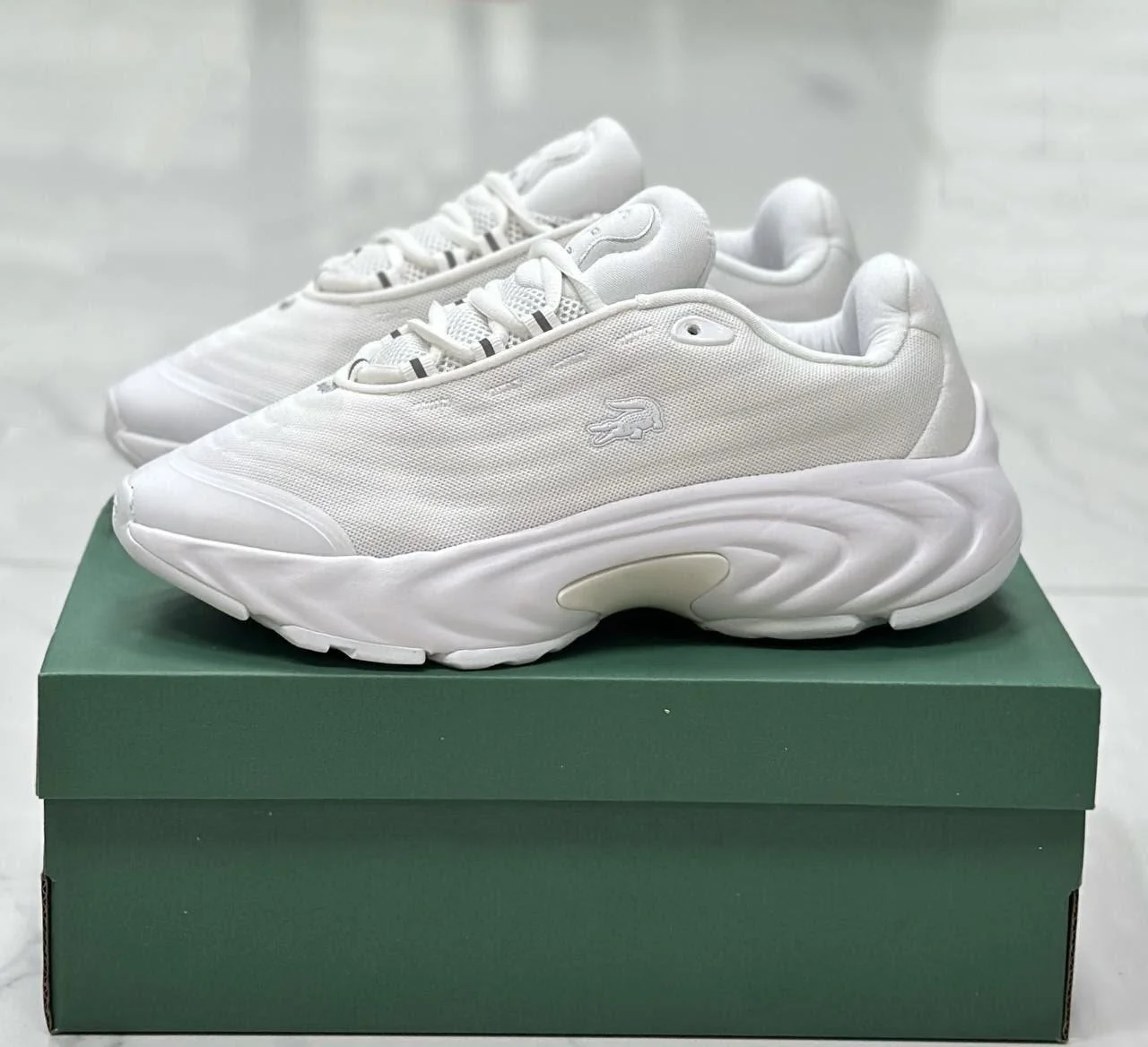 новые мужские кроссовки lacoste белые - изображение 1