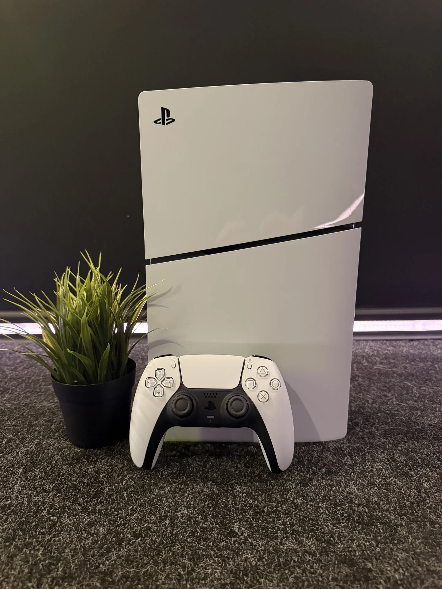 Sony PS5 Slim с дисководом на 1 терабайт - миниатюра 2