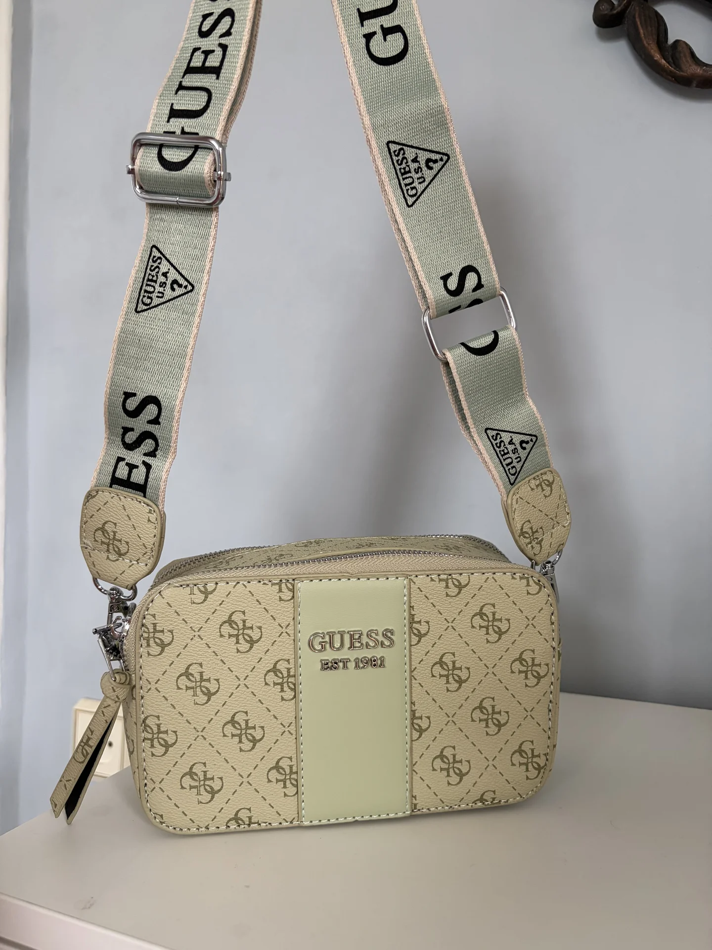 Сумка Guess - миниатюра 2