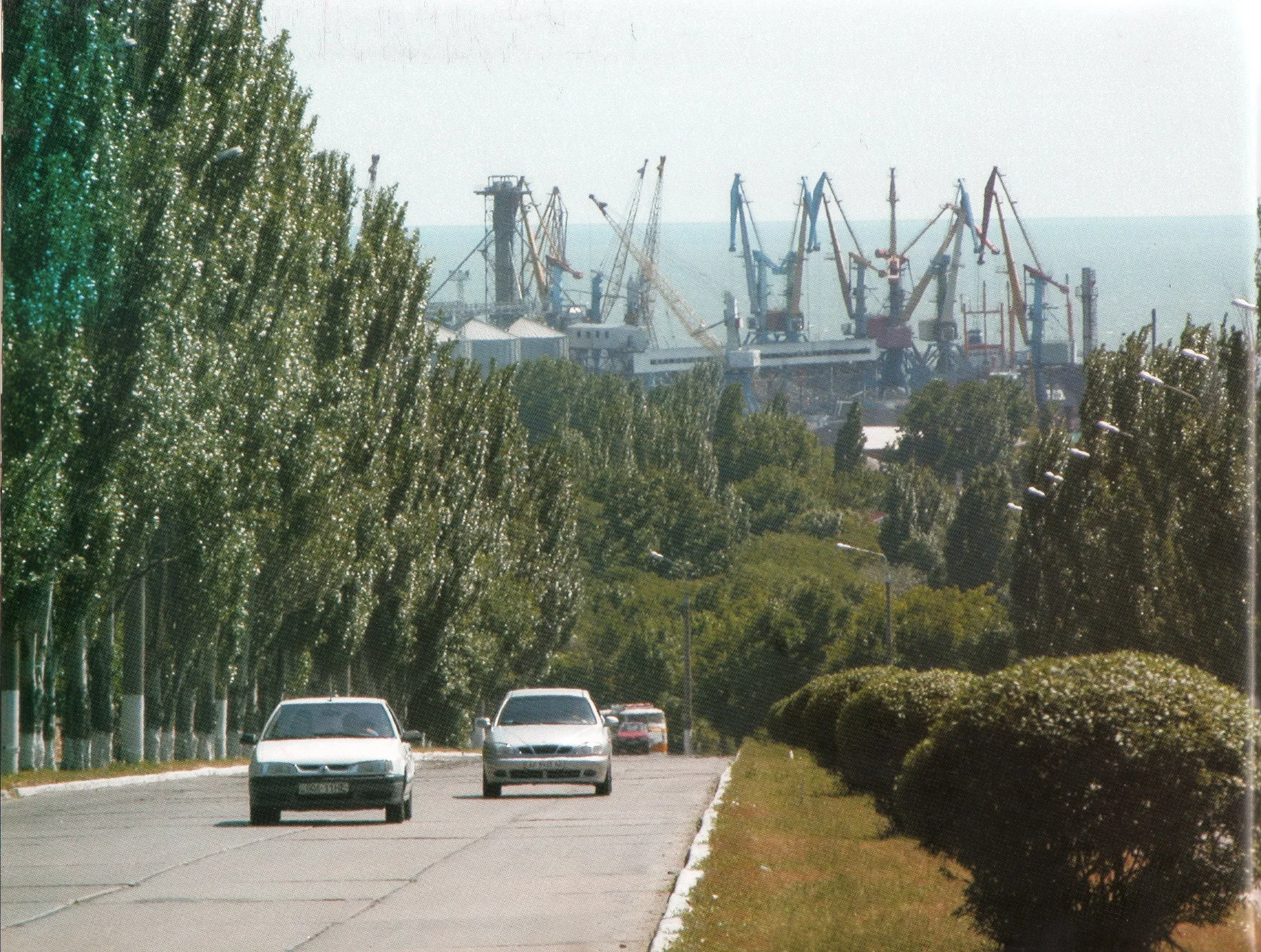 PDF Фотоальбом "Бердянск 180 лет" (2007) - миниатюра 3