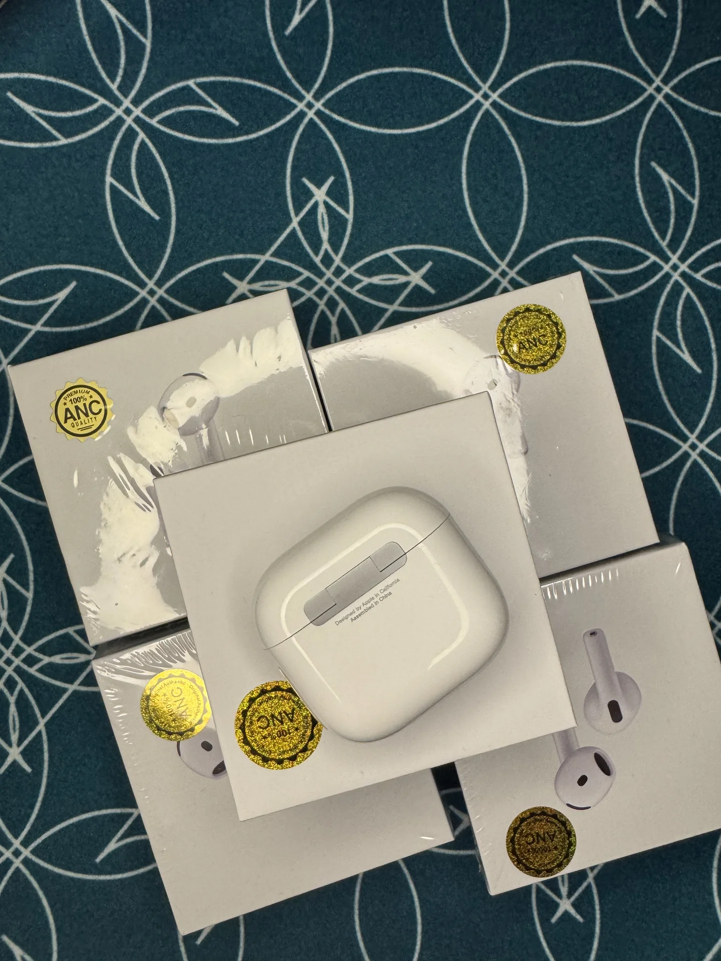 Apple AirPods 4 — отличное состояние - миниатюра 3