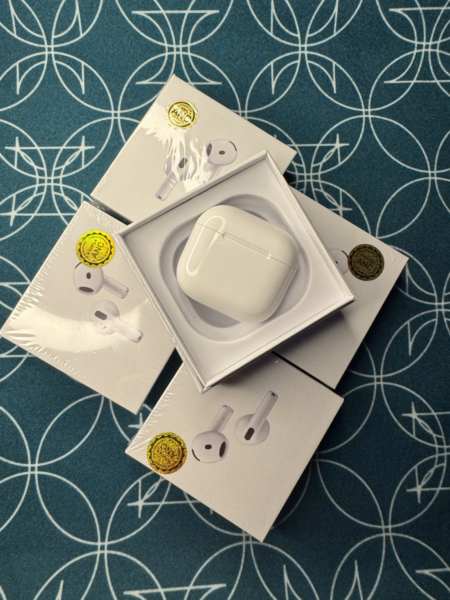 Apple AirPods 4 — отличное состояние - миниатюра 5