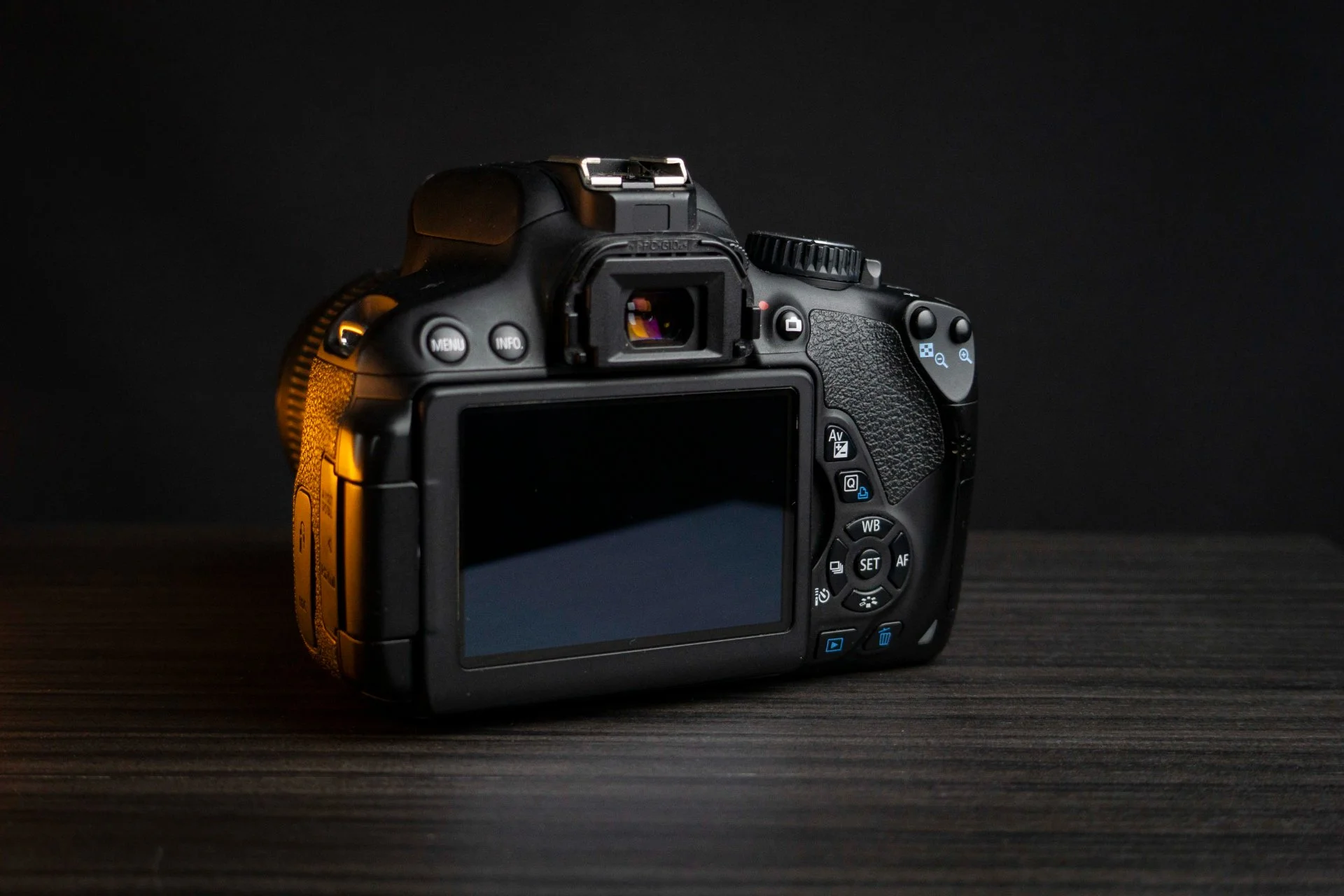 Canon EOS 650D + kit 18-55 - миниатюра 3