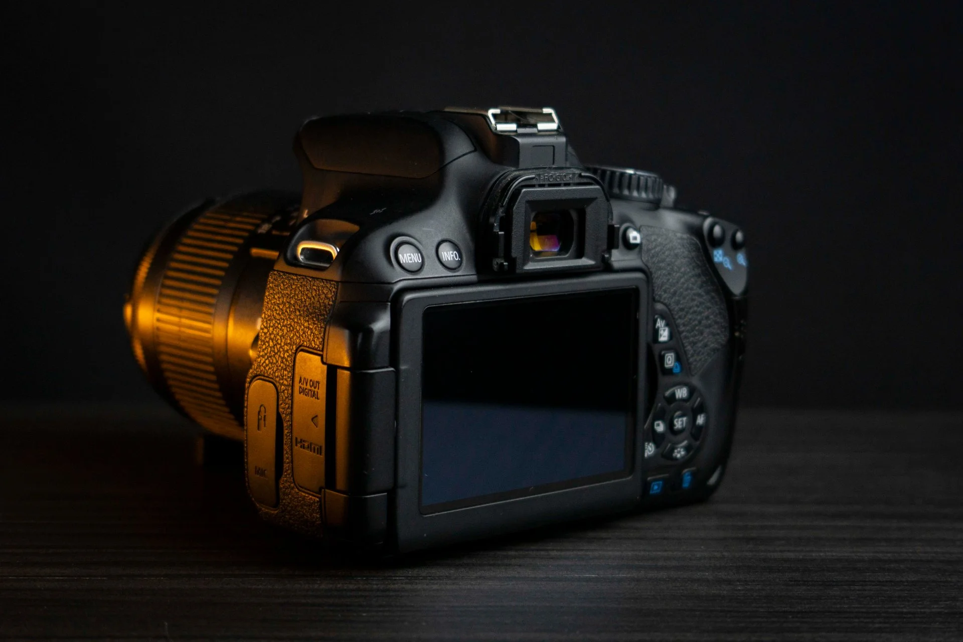 Canon EOS 650D + kit 18-55 - миниатюра 4