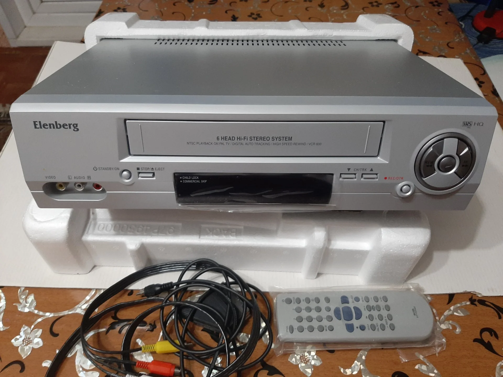 Видеомагнитофон новый Elenberg VCR-600. - изображение 1