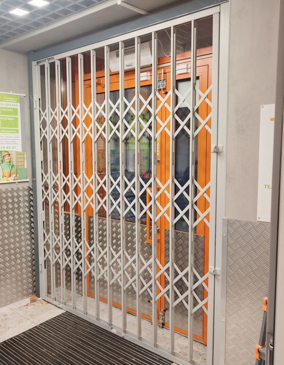 Раздвижные решётки на дверные и оконные проёмы - миниатюра 2