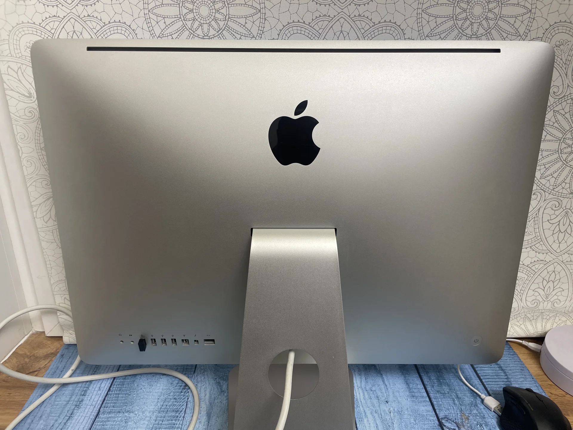 Моноблок Apple iMac 21.5 2011 - миниатюра 3