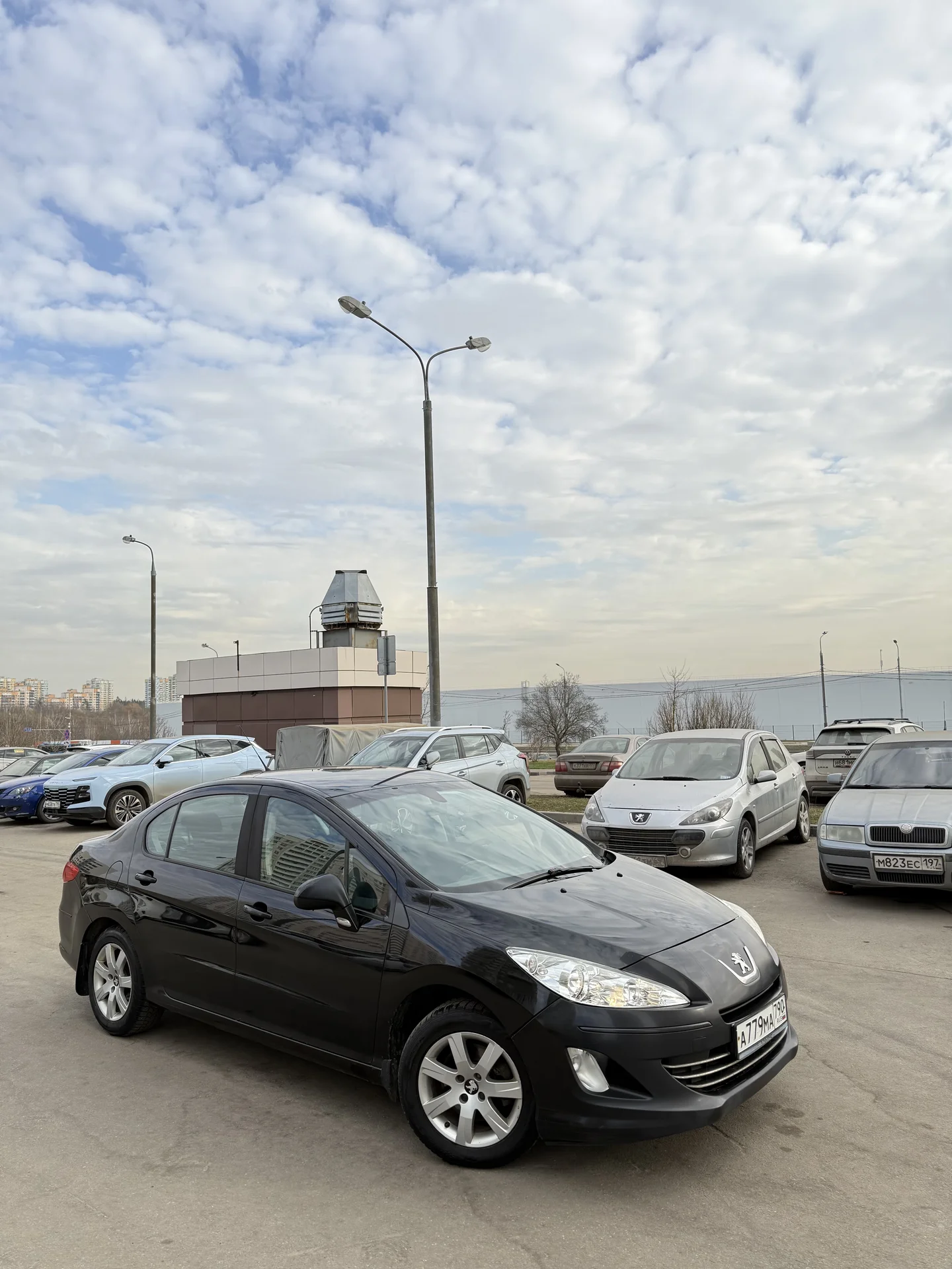 Peugeot 408 - миниатюра 2