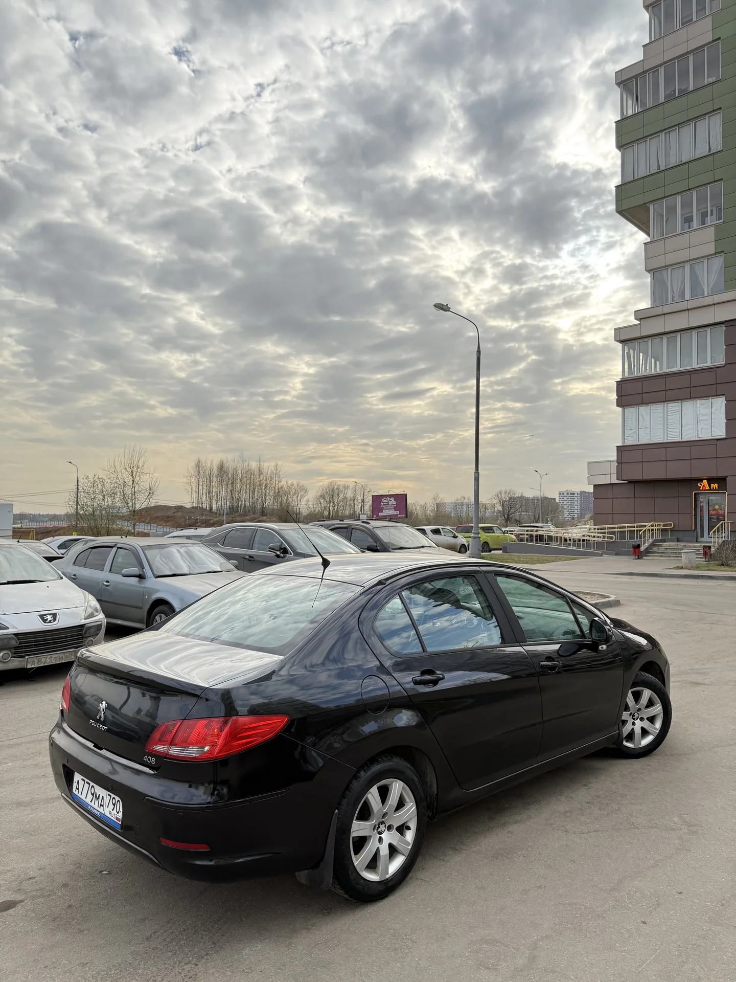 Peugeot 408 - миниатюра 4