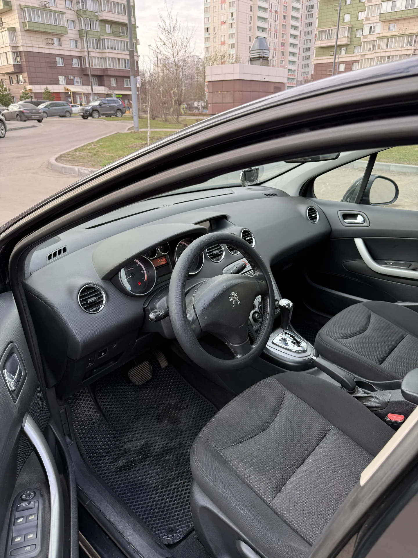 Peugeot 408 - миниатюра 7