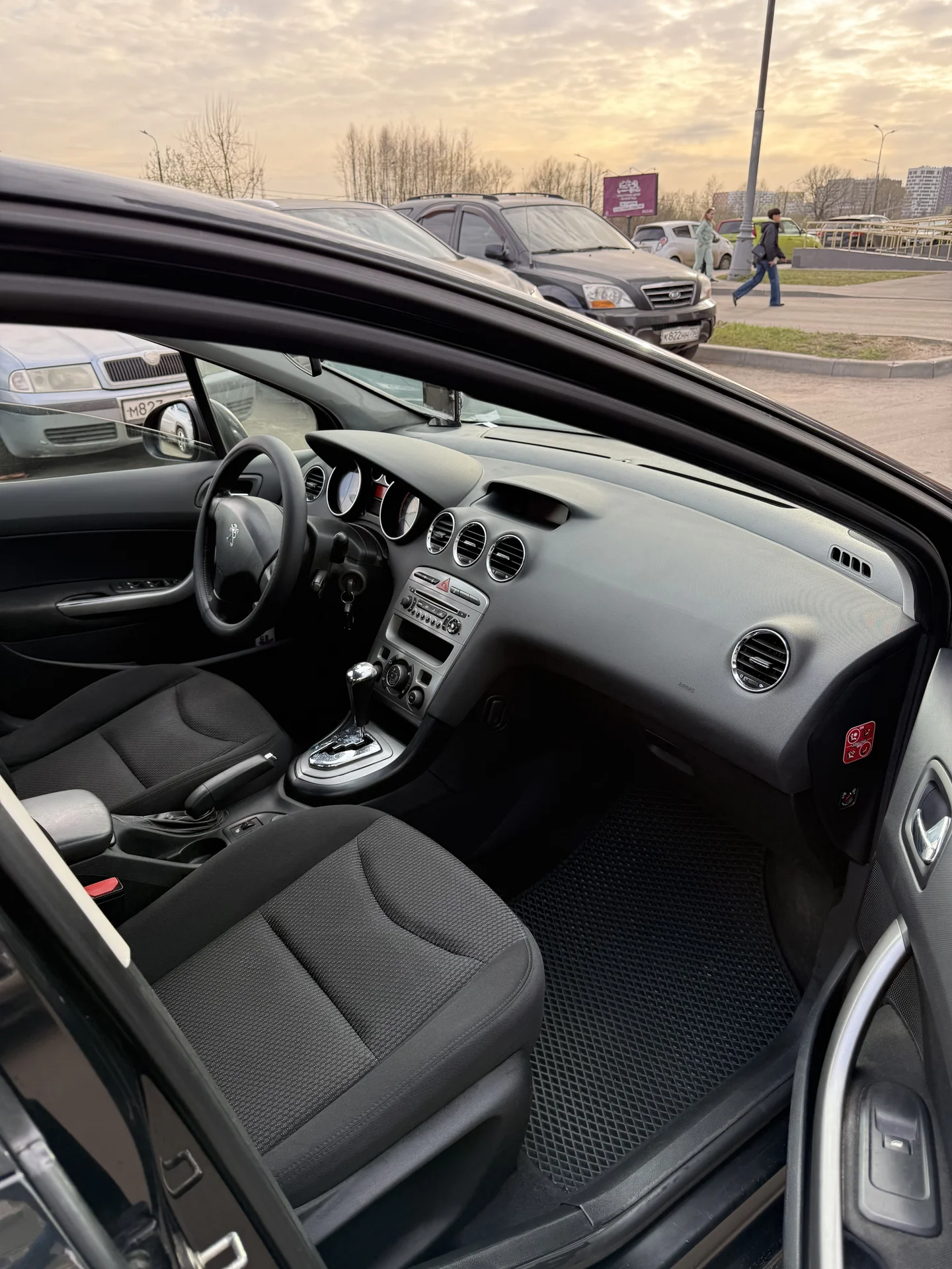 Peugeot 408 - миниатюра 6