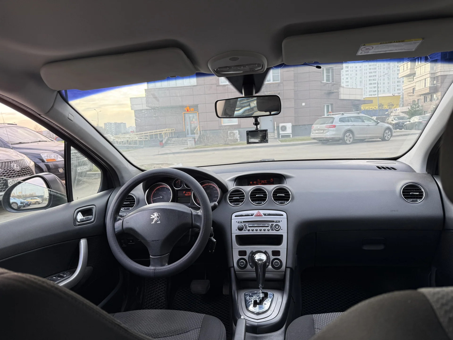 Peugeot 408 - миниатюра 8