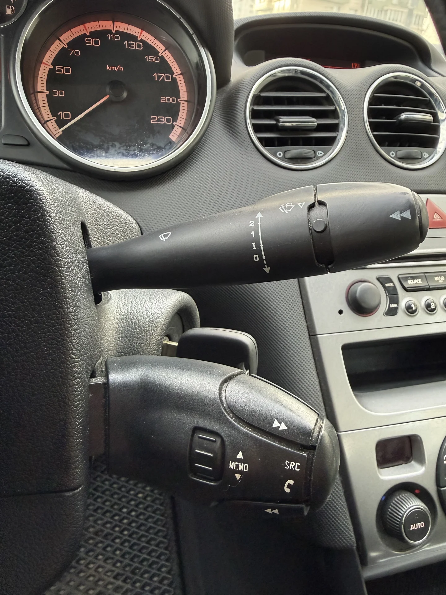 Peugeot 408 - миниатюра 11