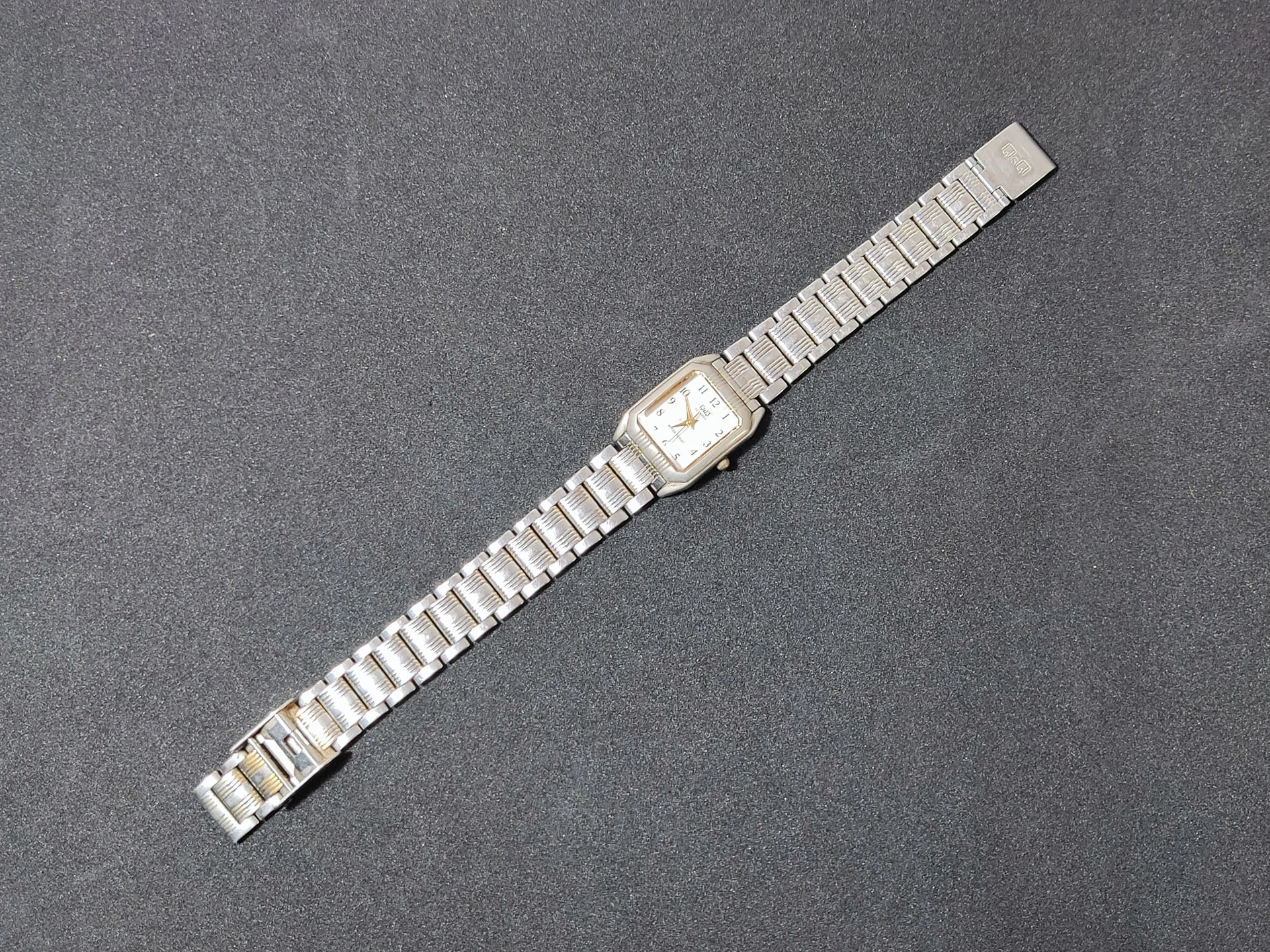 Часы женские Q&Q Quartz Water Resist