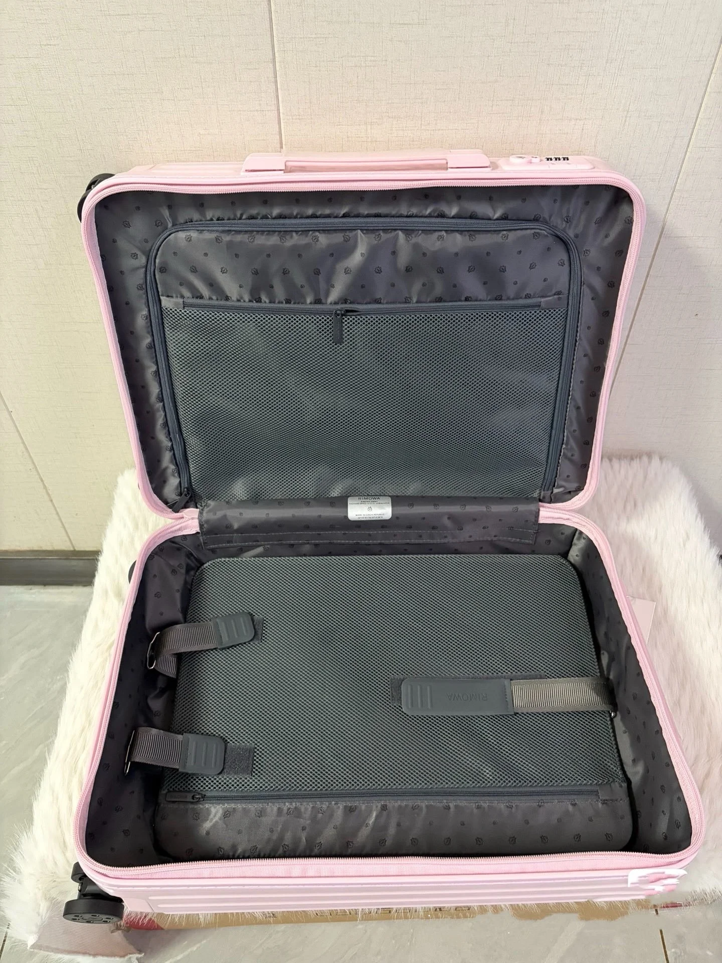 Чемодан Rimowa розовый - миниатюра 9
