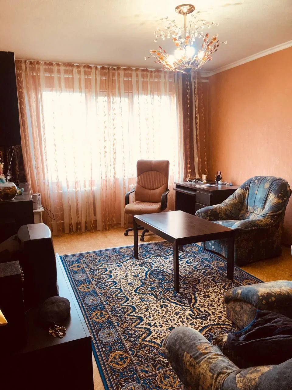 Продаётся двухкомнатная квартира в г. Енакиево ДНР - изображение 1