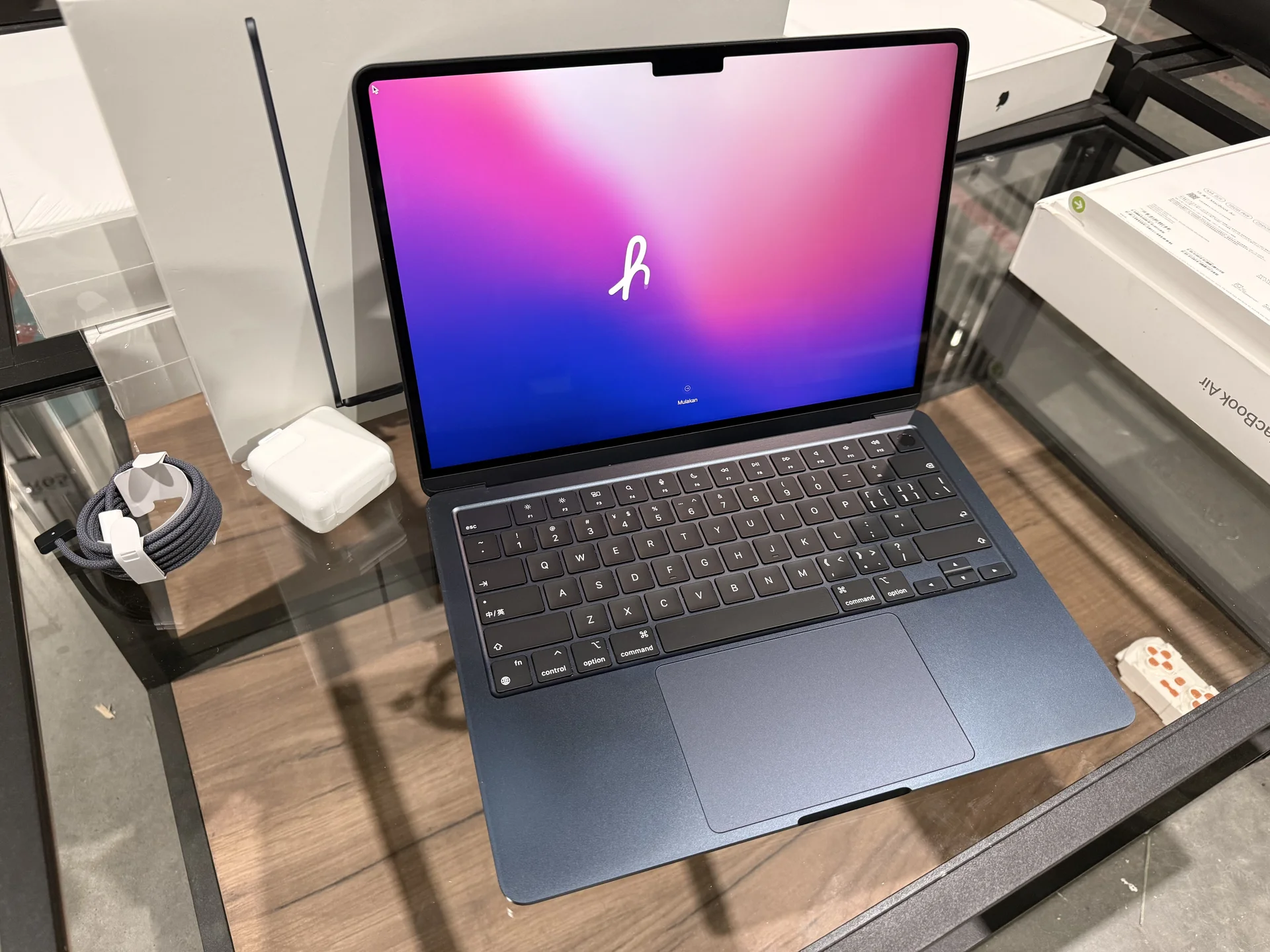 Apple MacBook Air 13 m2 16/256 Midnight - миниатюра 2