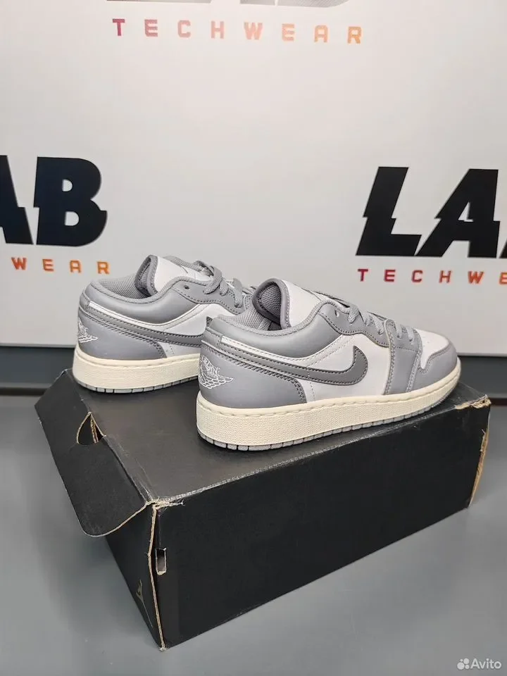 Кроссовки Air Jordan 1 Low GS "Vintage Grey" - миниатюра 2