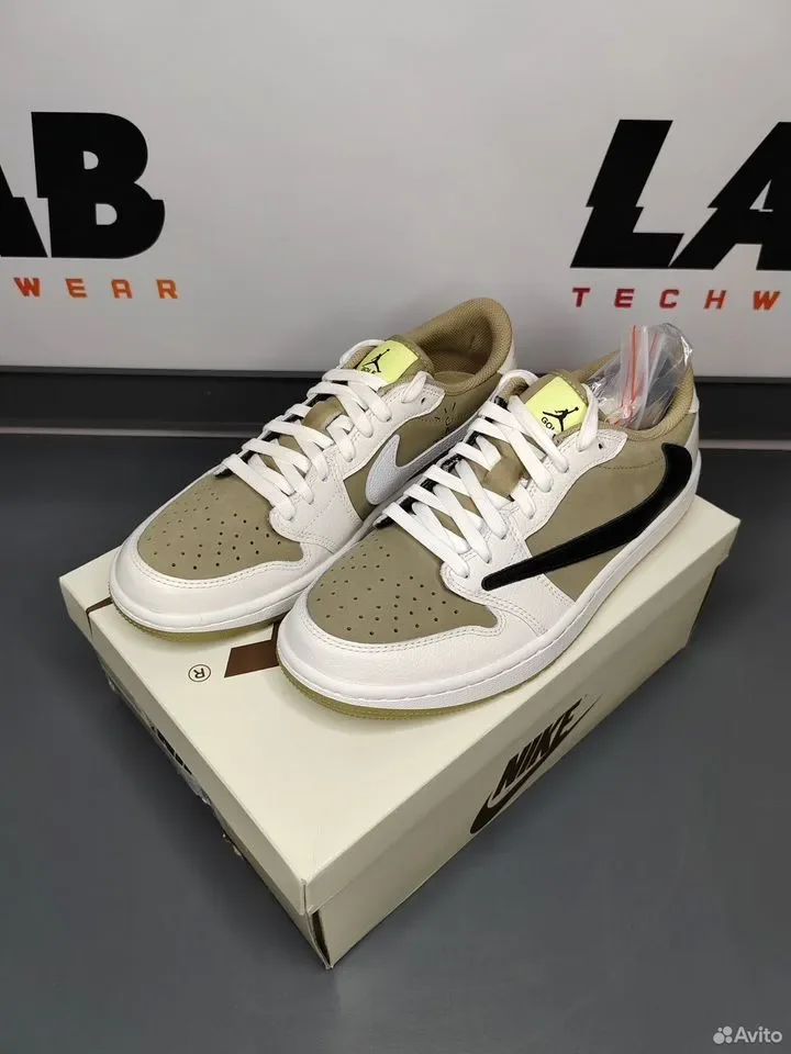 Кроссовки Nike Air Jordan 1 Retro Travis Scott - изображение 1