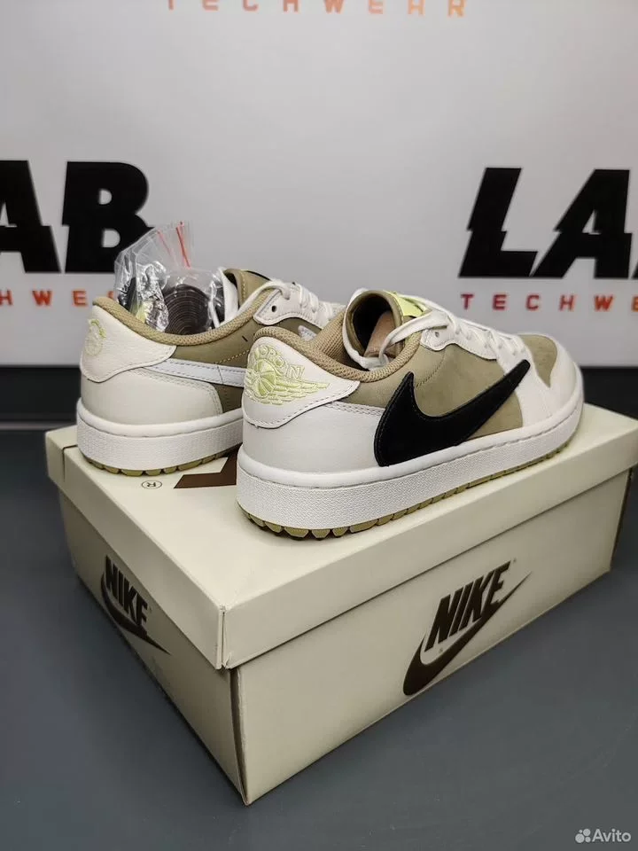 Кроссовки Nike Air Jordan 1 Retro Travis Scott - миниатюра 2