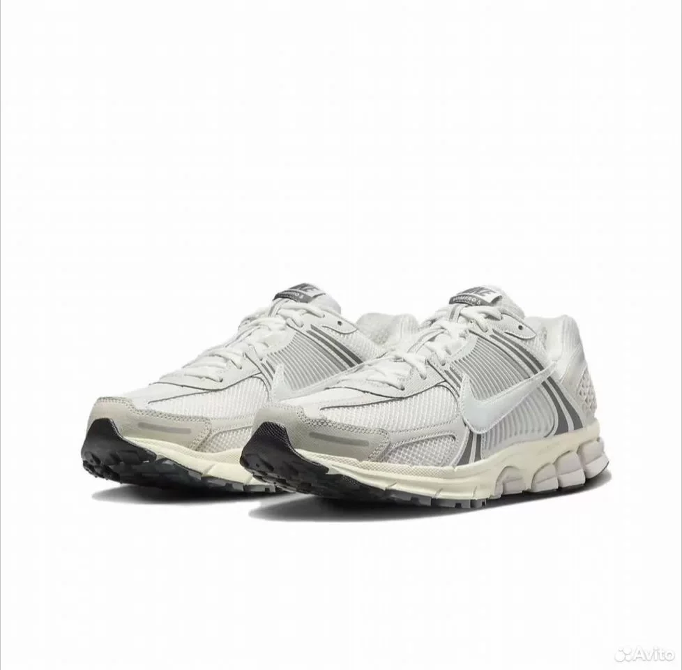 Кроссовки Nike Vomero 5 Part 3 - миниатюра 2