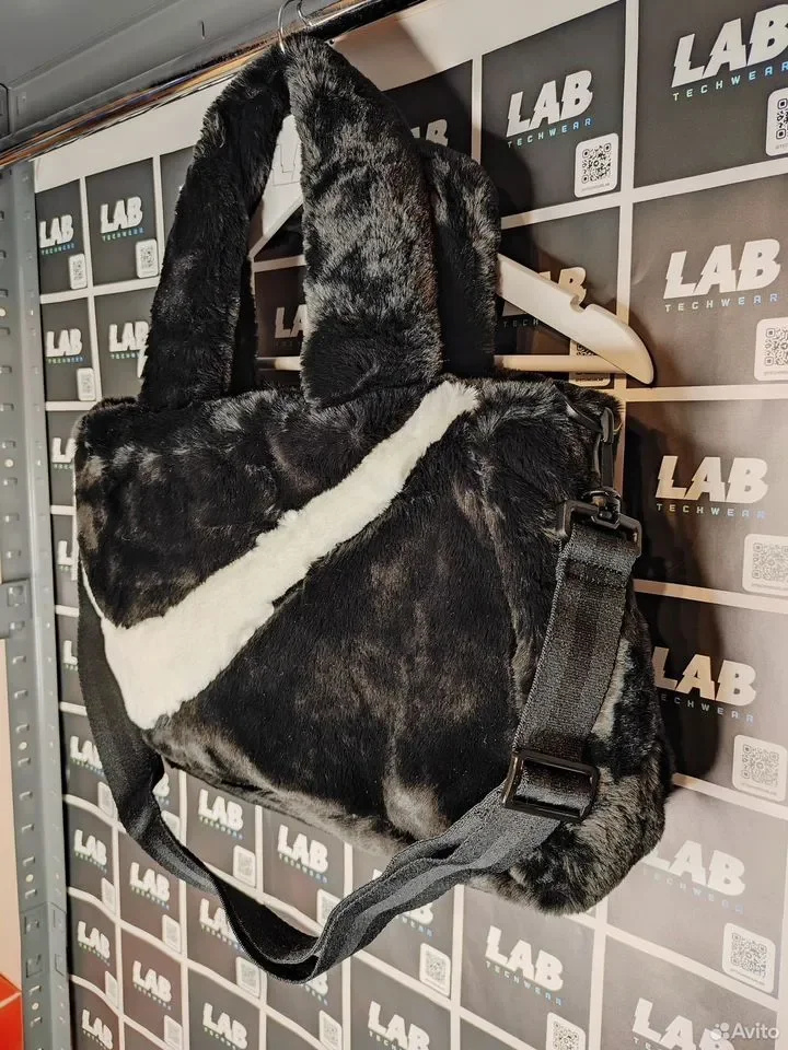 Спортивная сумка Nike Sportswear Faux Fur Tote - миниатюра 2