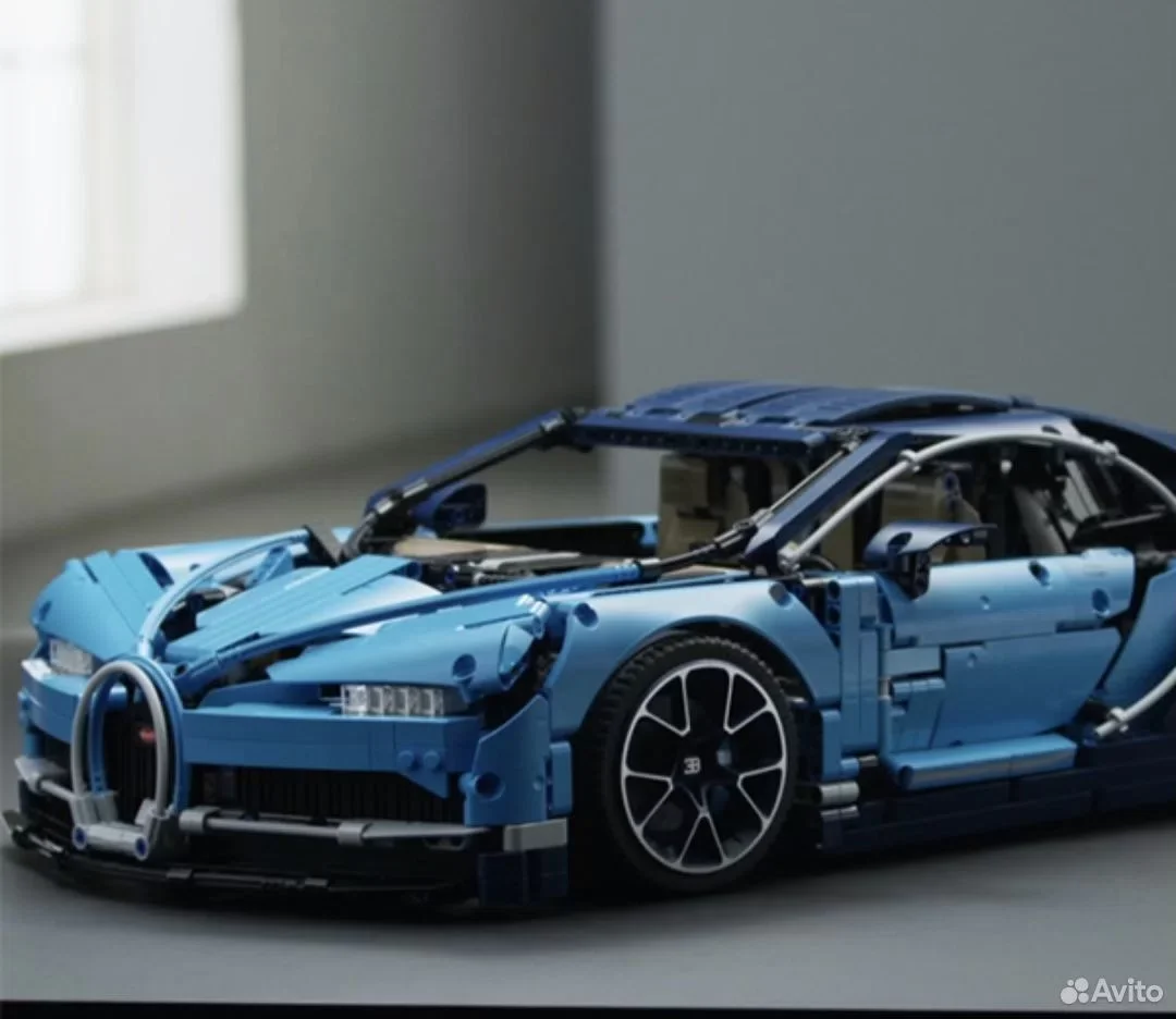 Lego Technic Bugatti Chiron - миниатюра 3