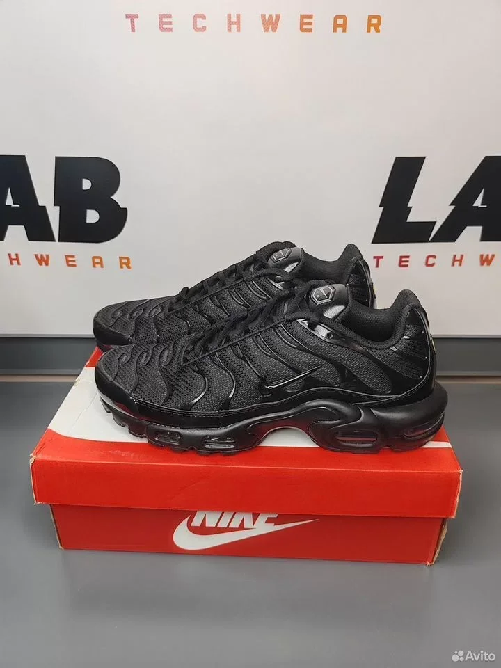 Кроссовки Nike Air Max Plus Tuned 1 - изображение 1