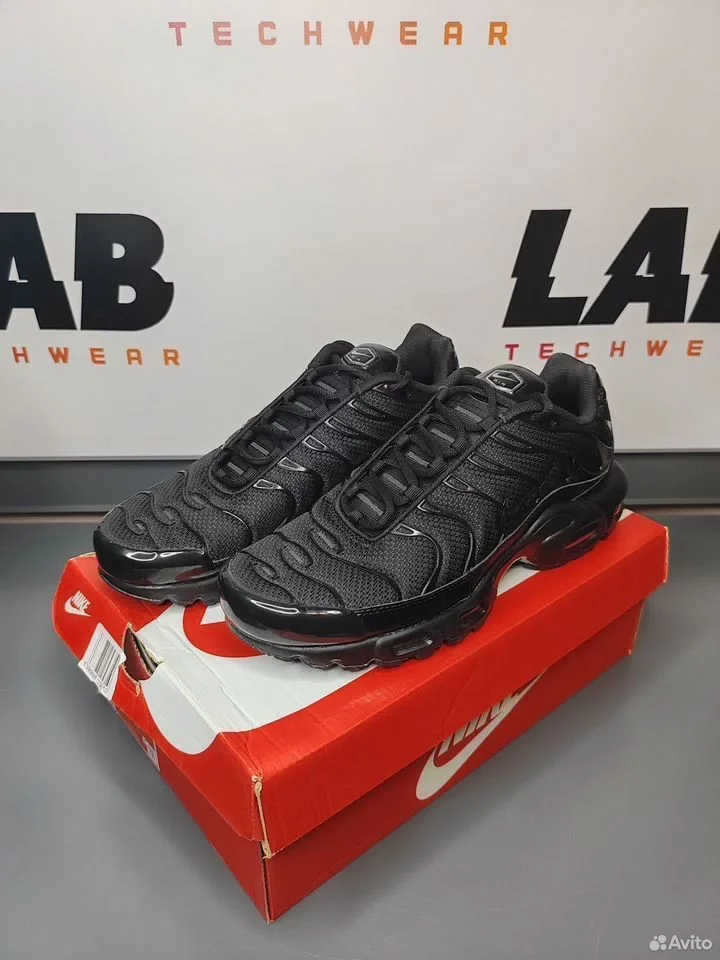 Кроссовки Nike Air Max Plus Tuned 1 - миниатюра 2
