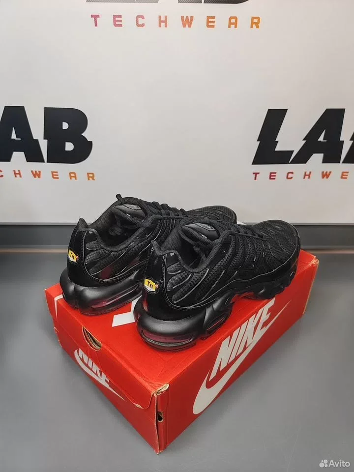 Кроссовки Nike Air Max Plus Tuned 1 - миниатюра 3