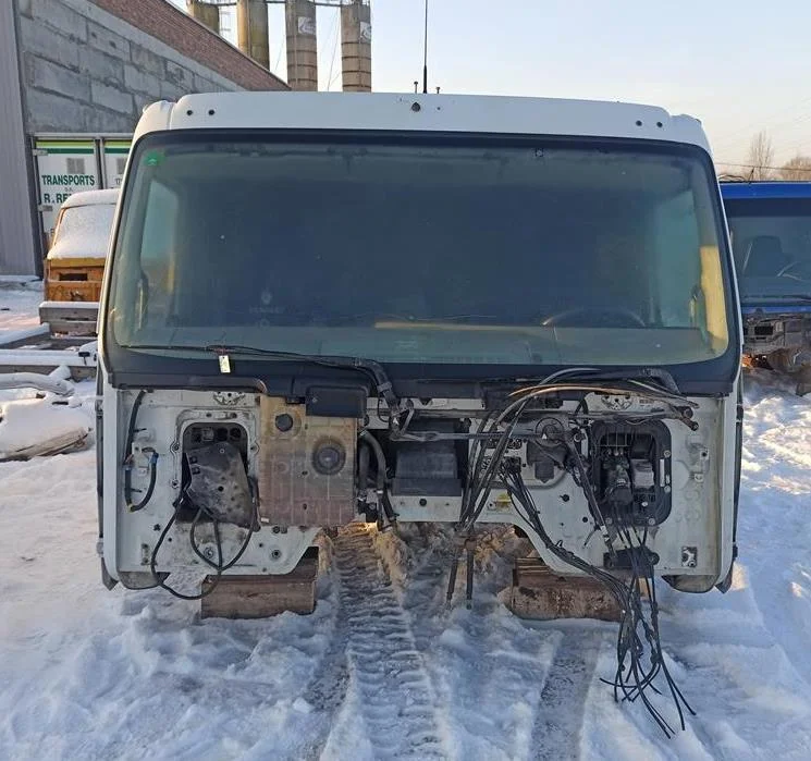 Кабина Renault Premium 320.19T DXI7 2008 - изображение 1