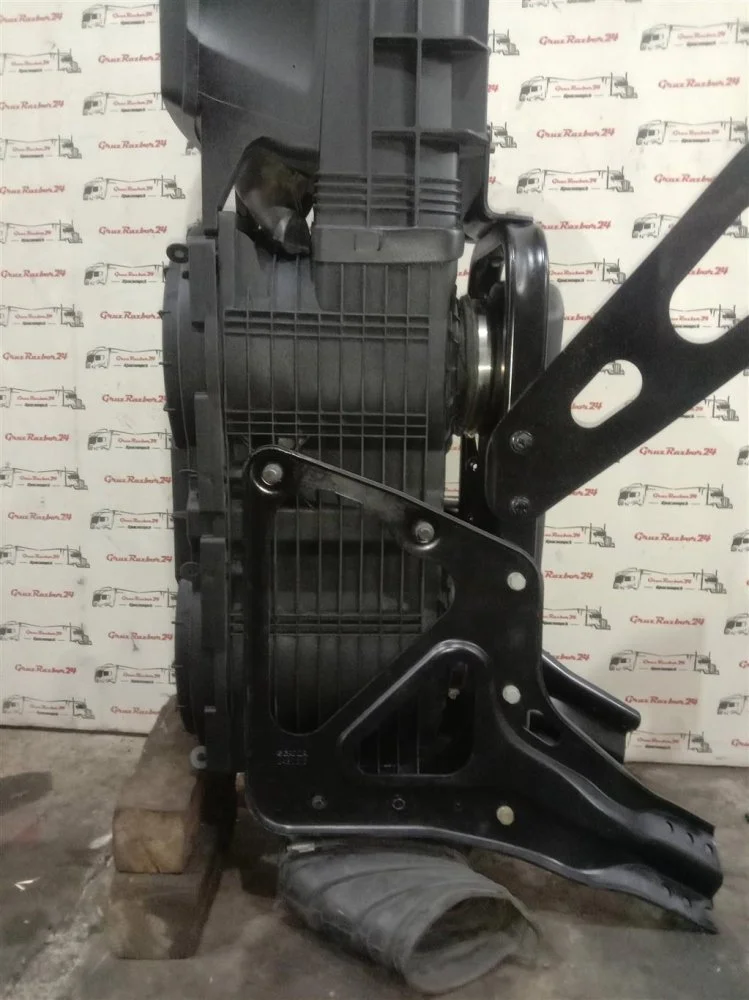 Корпус воздухозаборника в сборе Scania P 440 DC13 - миниатюра 2